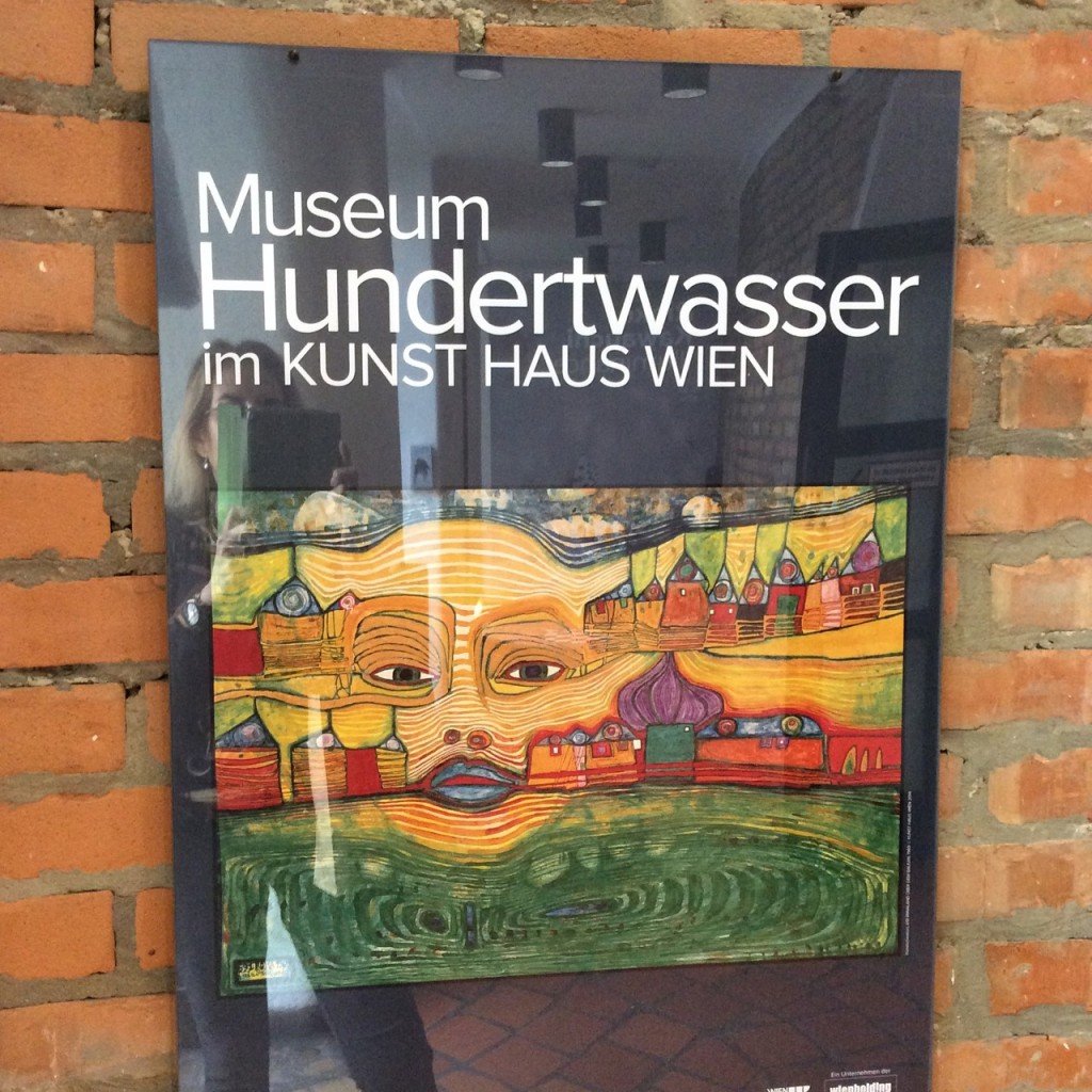 Hofburg e louça do castelo Hundertwasser