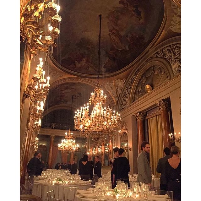 E um jantar lindo da Brunello Cucinelli no Palazzo Borghese